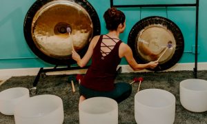 Is it better to learn to play in person or online