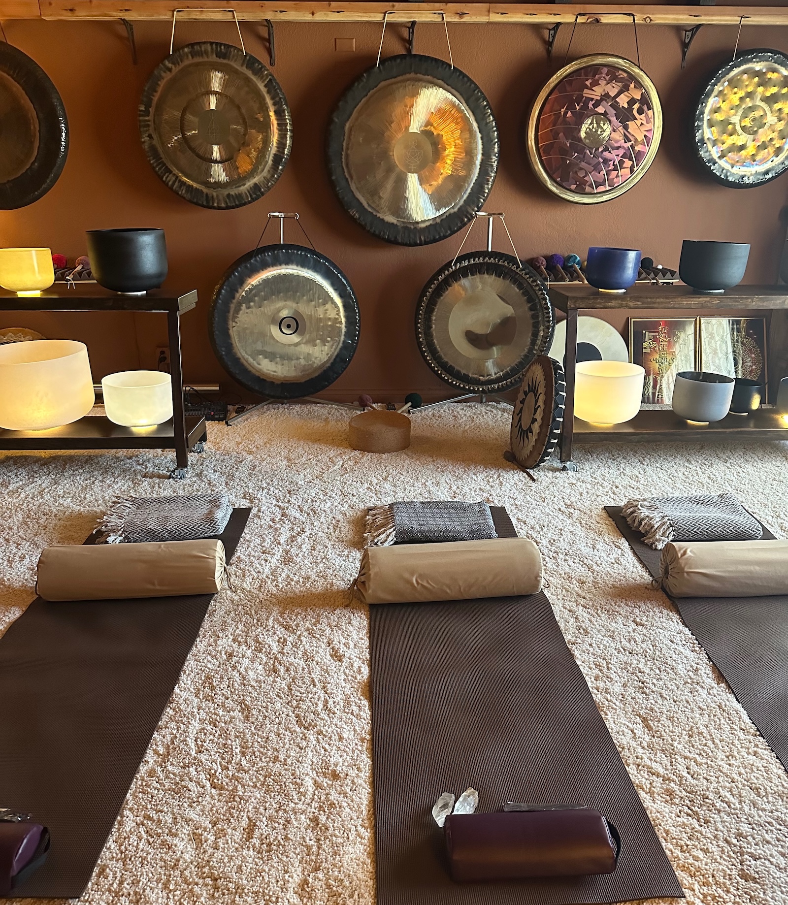 Joshua Tree gong room